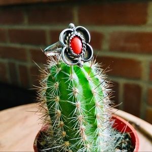 Vintage Navajo Ring Coral Stone & Solid Sterling 925 Flower Clover